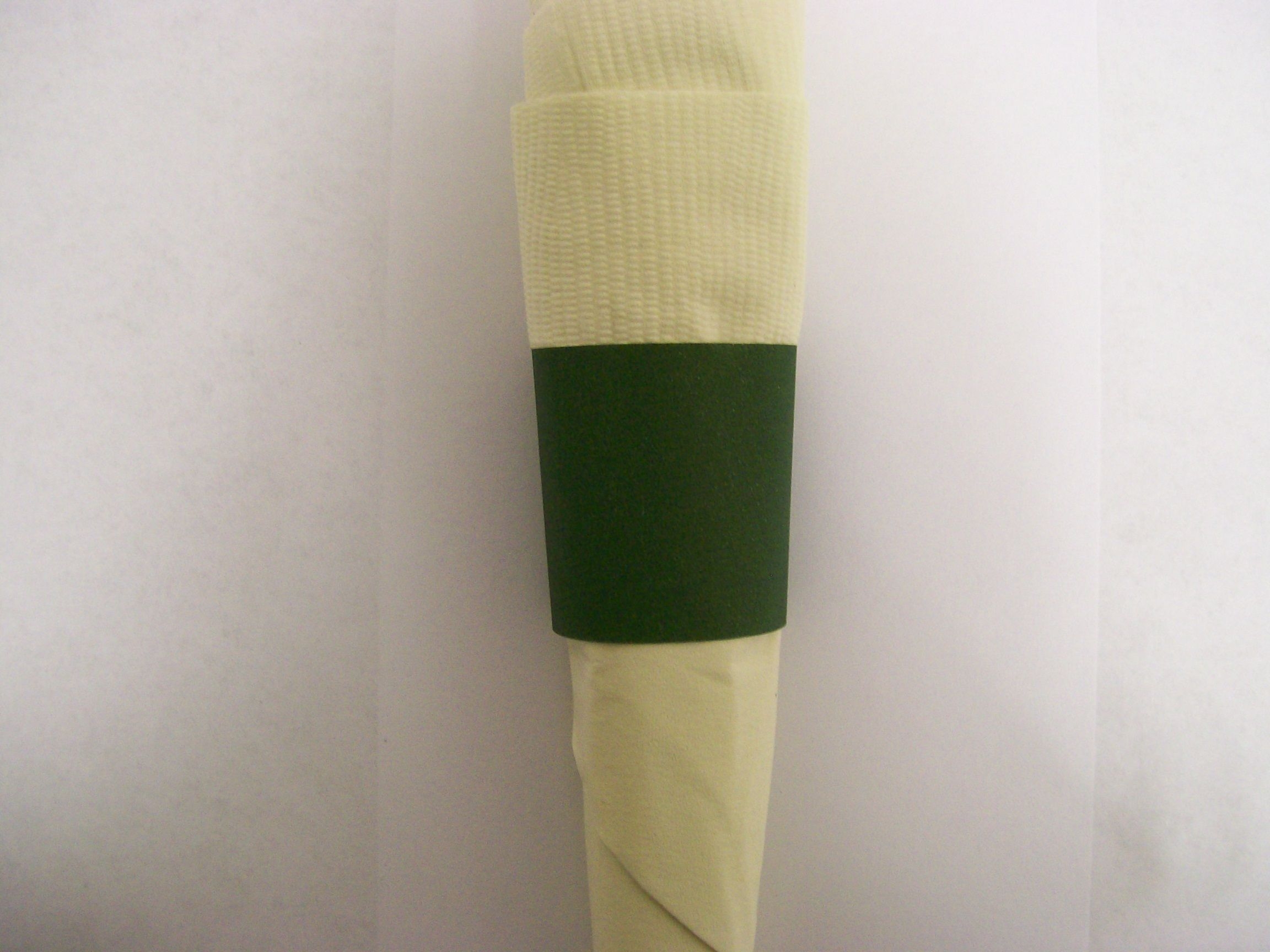 Evergreen Manufacturing Hunter Green Paper Napkin Band, 4.25 x 1.5 inch - 2500 per pack -- 8 packs per case.